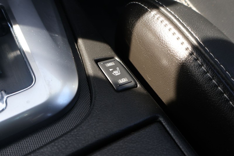 Nissan Altima Coupe Vehicle Full-screen Gallery Image 34