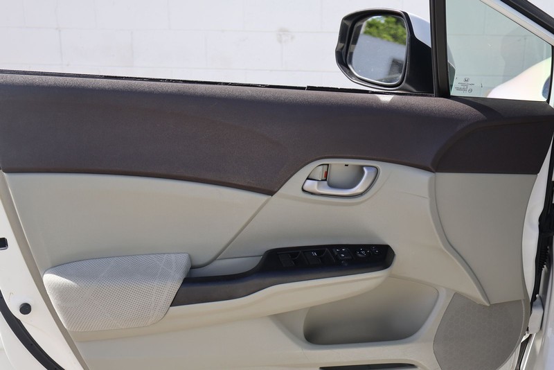 Honda Civic Sedan Vehicle Full-screen Gallery Image 15