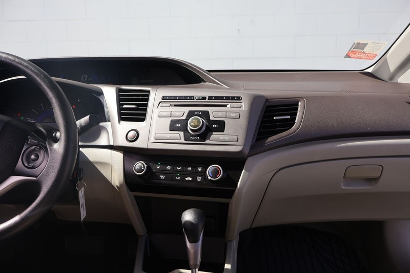 Honda Civic Sedan Vehicle Full-screen Gallery Image 28