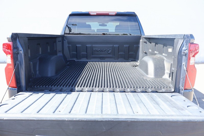 Chevrolet Silverado 1500 Vehicle Full-screen Gallery Image 09