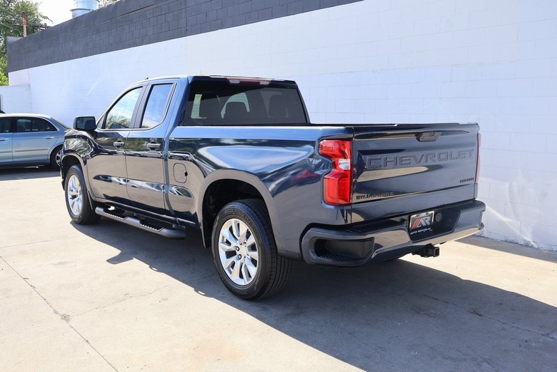 Chevrolet Silverado 1500 Vehicle Full-screen Gallery Image 12