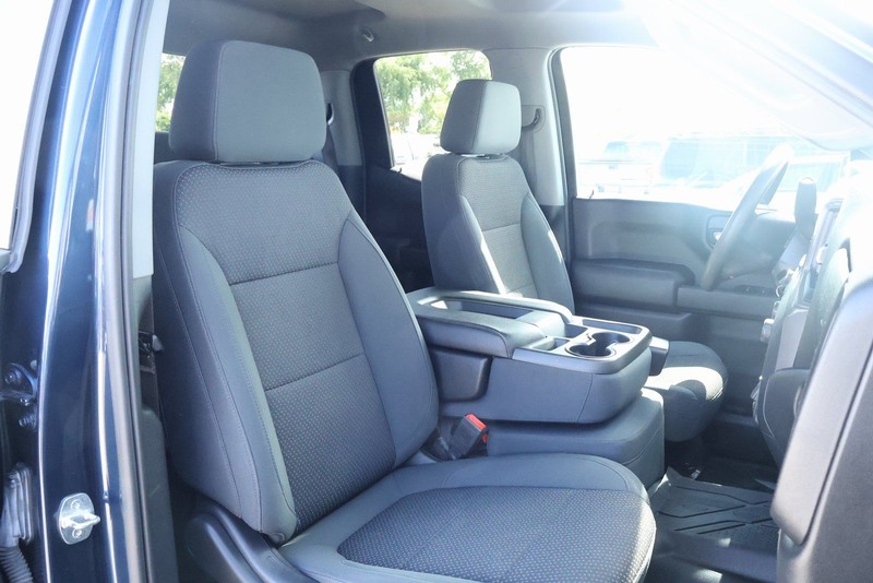 Chevrolet Silverado 1500 Vehicle Full-screen Gallery Image 24