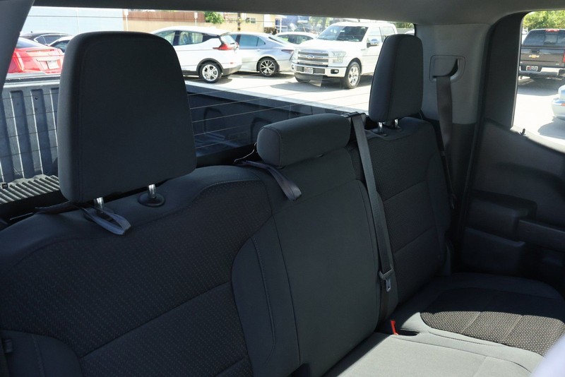 Chevrolet Silverado 1500 Vehicle Full-screen Gallery Image 25