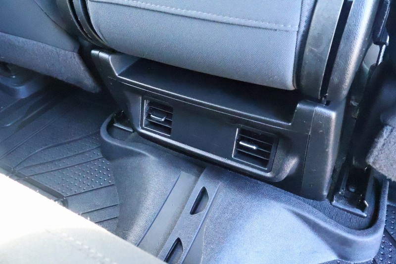 Chevrolet Silverado 1500 Vehicle Full-screen Gallery Image 26