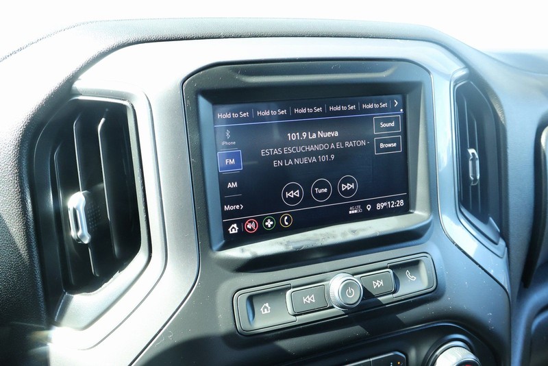 Chevrolet Silverado 1500 Vehicle Full-screen Gallery Image 32