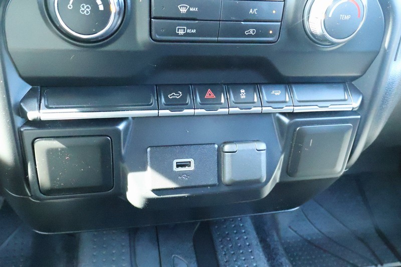 Chevrolet Silverado 1500 Vehicle Full-screen Gallery Image 34