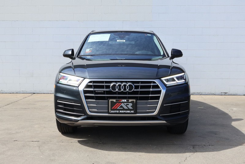 Audi Q5 Vehicle Full-screen Gallery Image 02