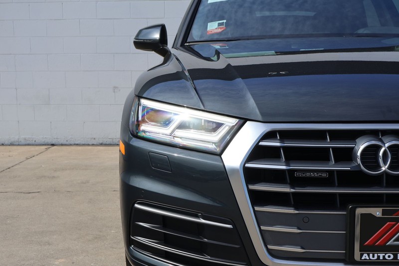 Audi Q5 Vehicle Full-screen Gallery Image 03