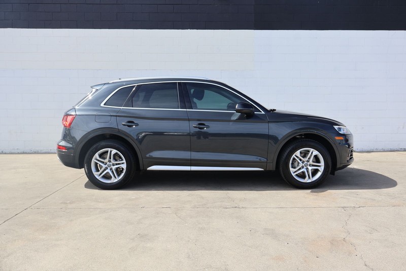 Audi Q5 Vehicle Full-screen Gallery Image 04