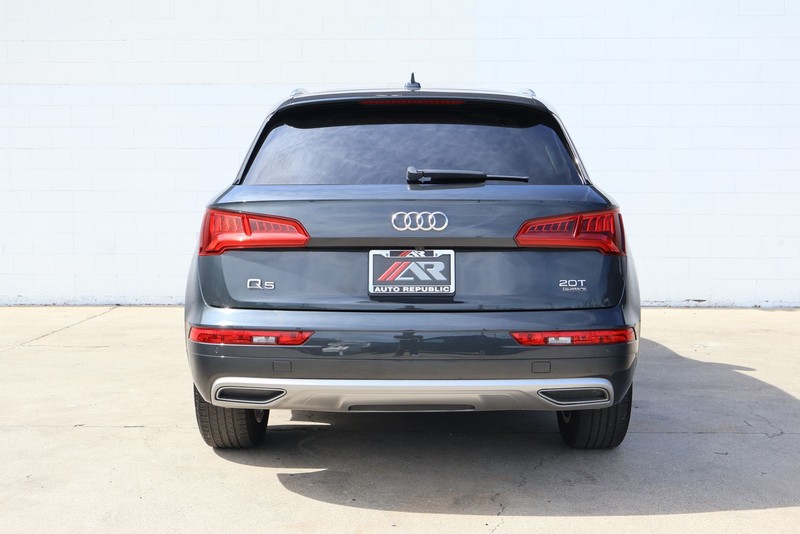 Audi Q5 Vehicle Full-screen Gallery Image 06