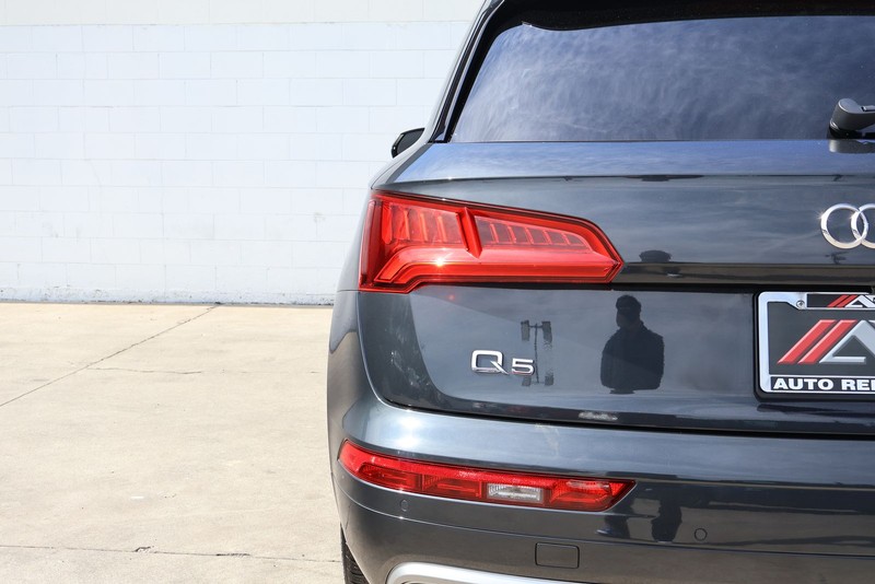 Audi Q5 Vehicle Full-screen Gallery Image 07