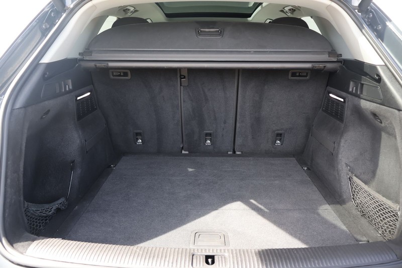 Audi Q5 Vehicle Full-screen Gallery Image 08