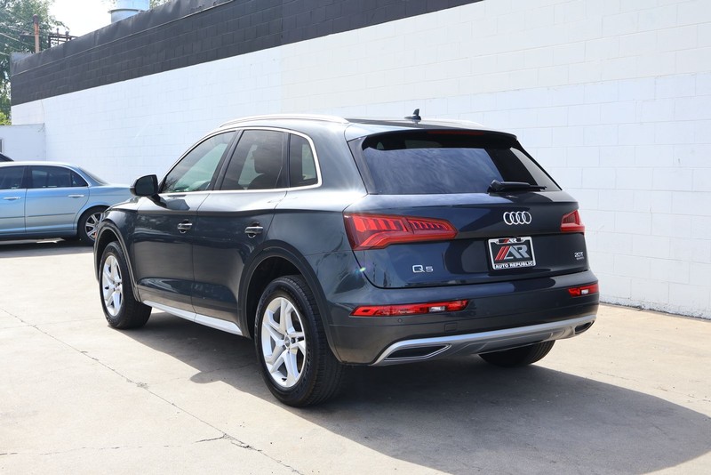 Audi Q5 Vehicle Full-screen Gallery Image 10