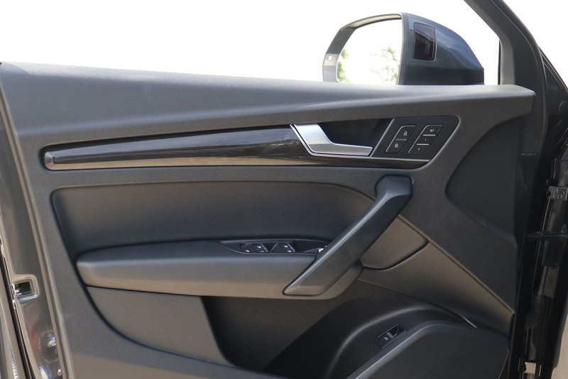 Audi Q5 Vehicle Full-screen Gallery Image 16