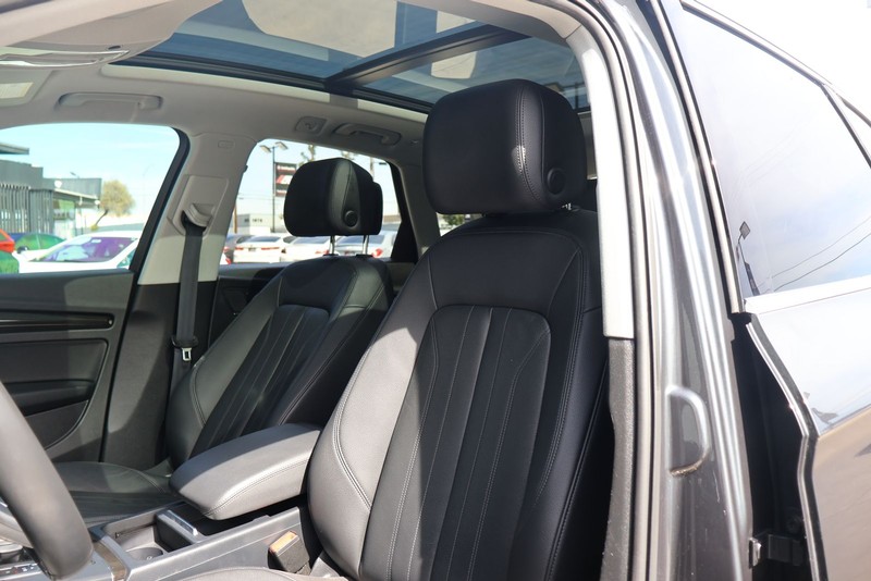 Audi Q5 Vehicle Full-screen Gallery Image 18