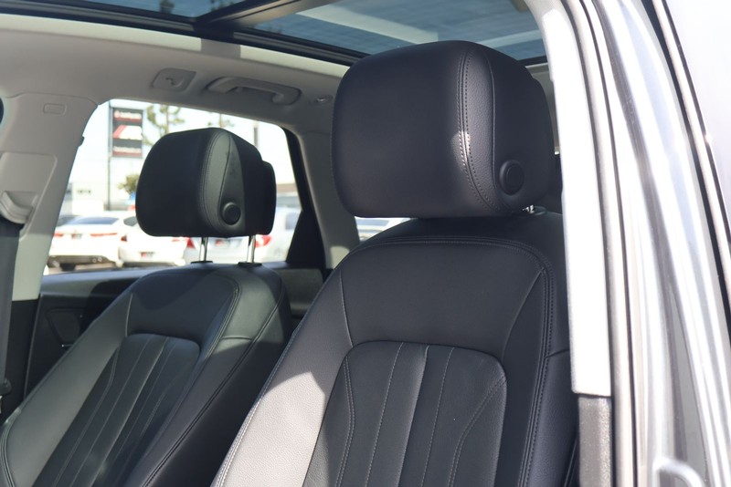 Audi Q5 Vehicle Full-screen Gallery Image 19