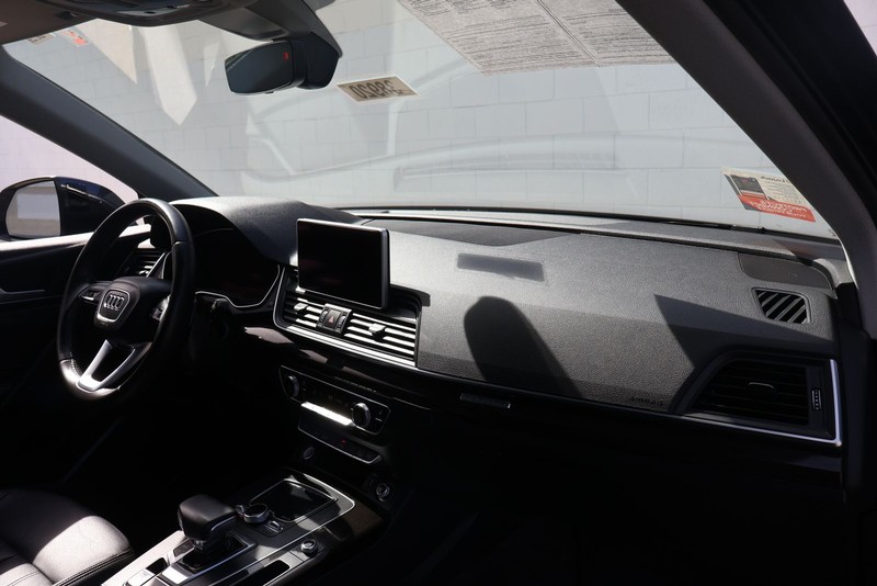 Audi Q5 Vehicle Full-screen Gallery Image 20