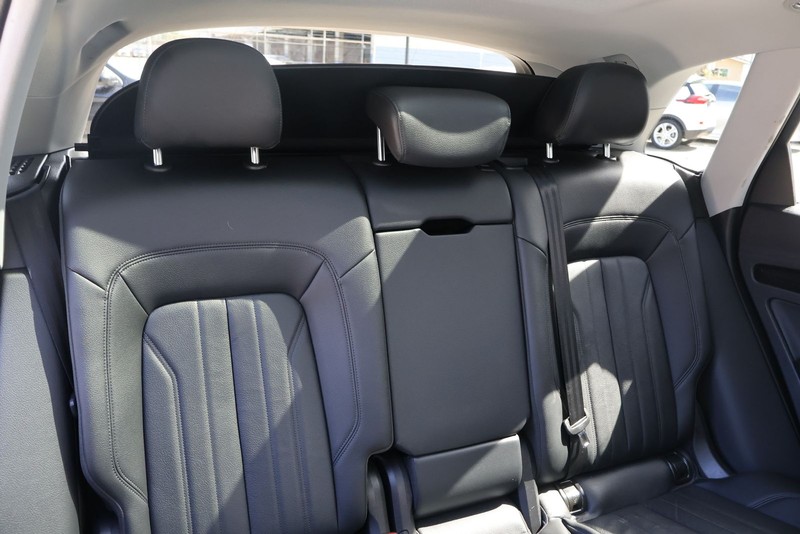 Audi Q5 Vehicle Full-screen Gallery Image 22