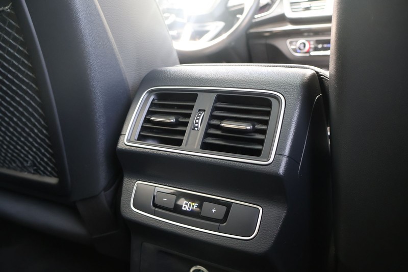 Audi Q5 Vehicle Full-screen Gallery Image 23