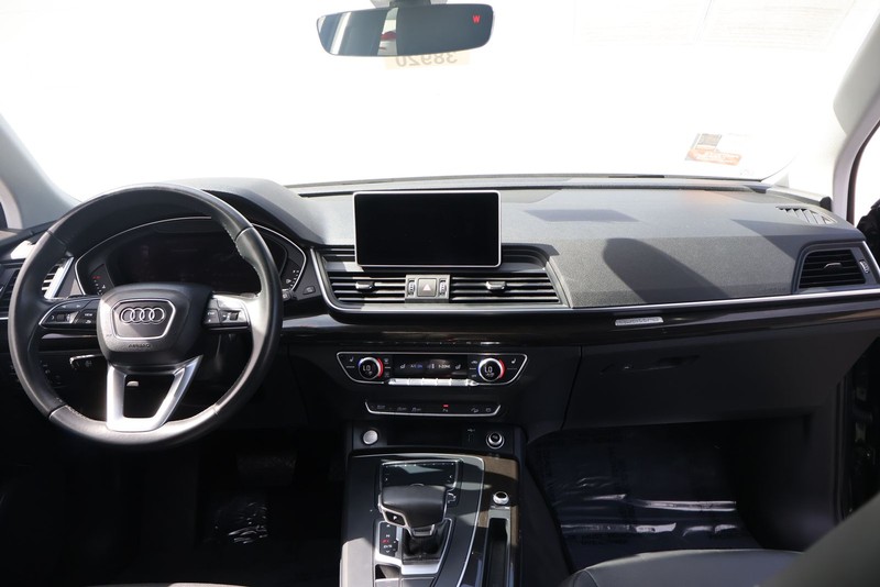 Audi Q5 Vehicle Full-screen Gallery Image 24