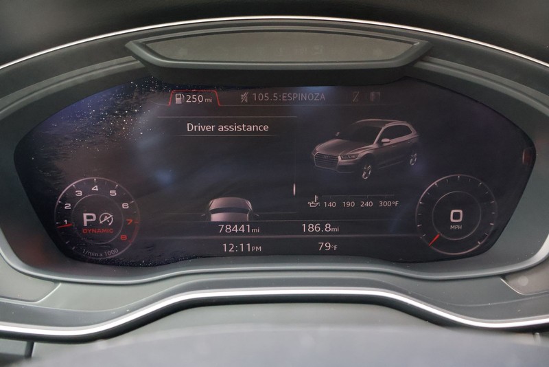 Audi Q5 Vehicle Full-screen Gallery Image 25