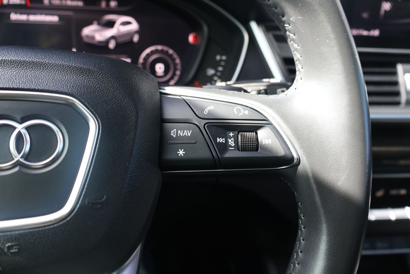 Audi Q5 Vehicle Full-screen Gallery Image 28