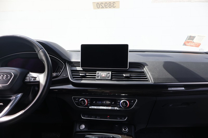 Audi Q5 Vehicle Full-screen Gallery Image 29