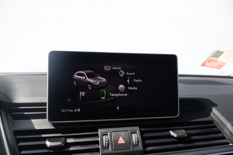 Audi Q5 Vehicle Full-screen Gallery Image 30