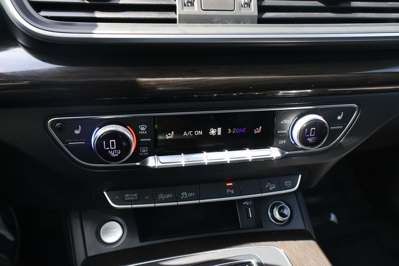 Audi Q5 Vehicle Full-screen Gallery Image 32