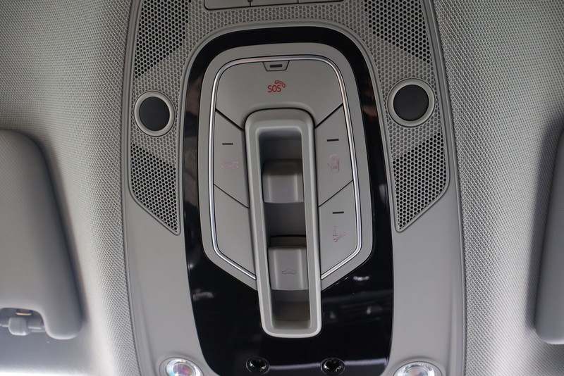 Audi Q5 Vehicle Full-screen Gallery Image 34