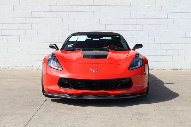 Chevrolet Corvette Vehicle Full-screen Gallery Image 02