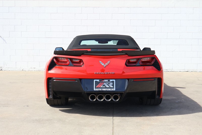 Chevrolet Corvette Vehicle Full-screen Gallery Image 06