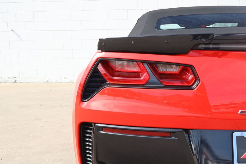 Chevrolet Corvette Vehicle Full-screen Gallery Image 07