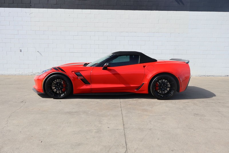 Chevrolet Corvette Vehicle Full-screen Gallery Image 10