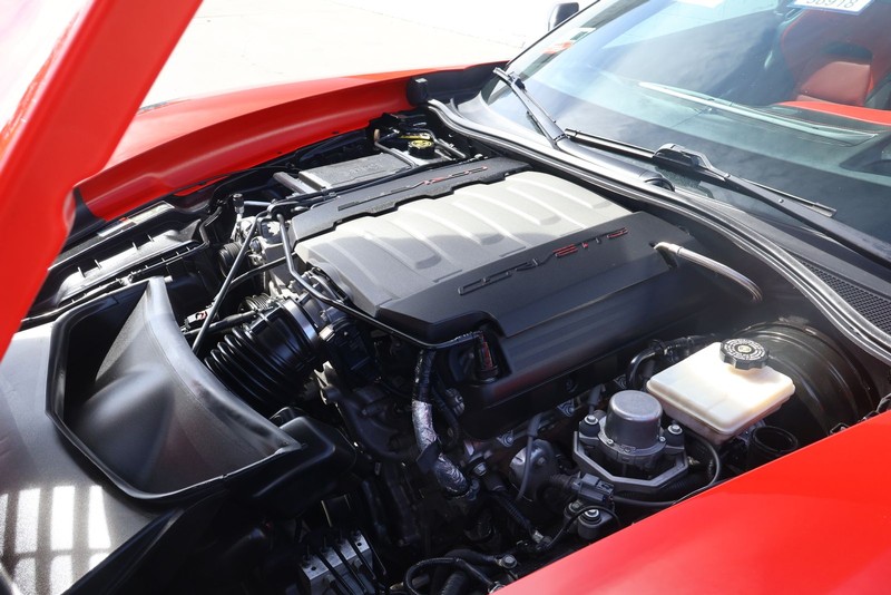 Chevrolet Corvette Vehicle Full-screen Gallery Image 12