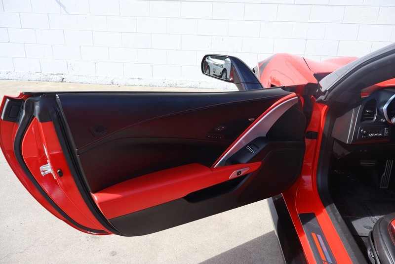 Chevrolet Corvette Vehicle Full-screen Gallery Image 15