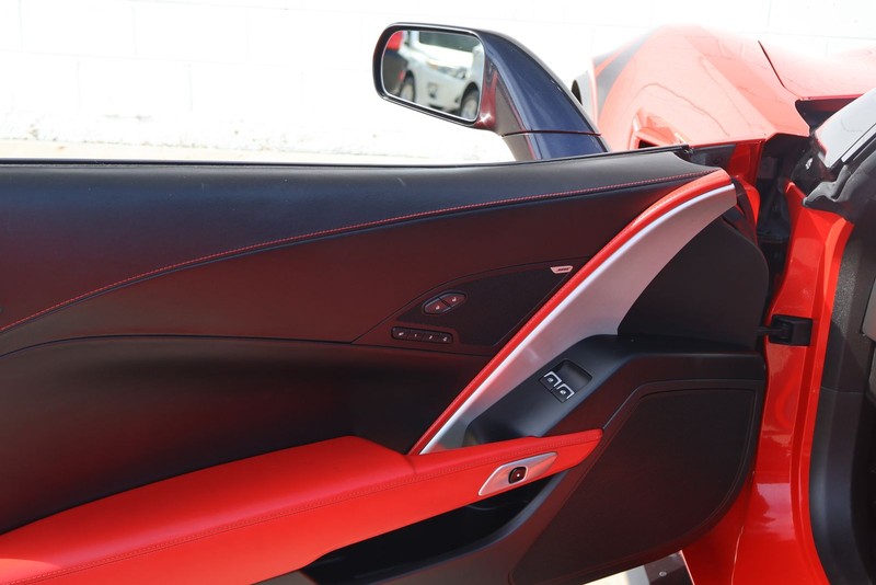 Chevrolet Corvette Vehicle Full-screen Gallery Image 16