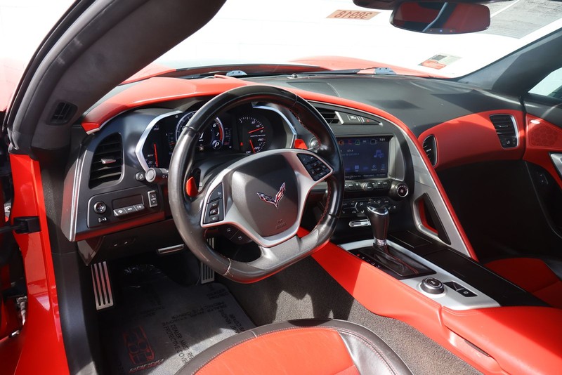 Chevrolet Corvette Vehicle Full-screen Gallery Image 17