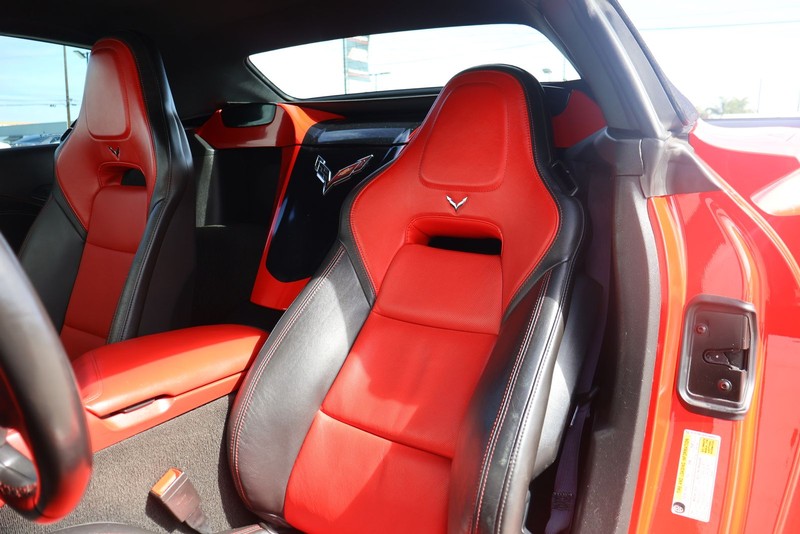 Chevrolet Corvette Vehicle Full-screen Gallery Image 18