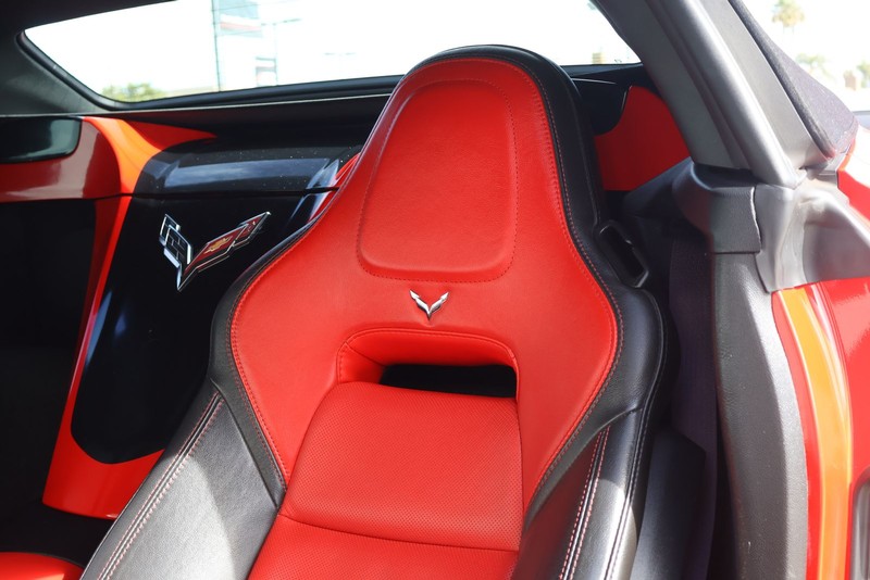 Chevrolet Corvette Vehicle Full-screen Gallery Image 19