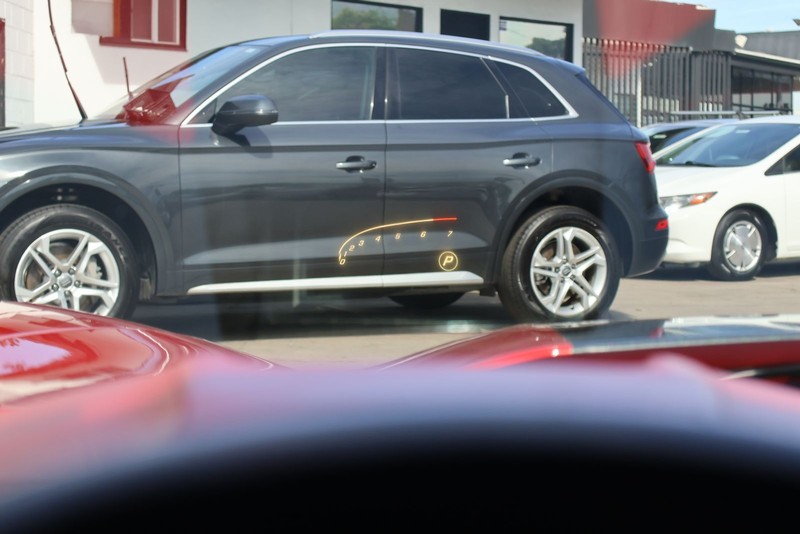 Chevrolet Corvette Vehicle Full-screen Gallery Image 24