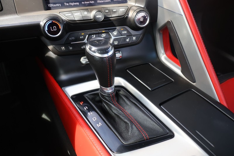 Chevrolet Corvette Vehicle Full-screen Gallery Image 32