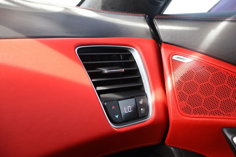 Chevrolet Corvette Vehicle Full-screen Gallery Image 35