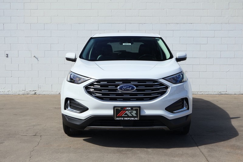 Ford Edge Vehicle Full-screen Gallery Image 02