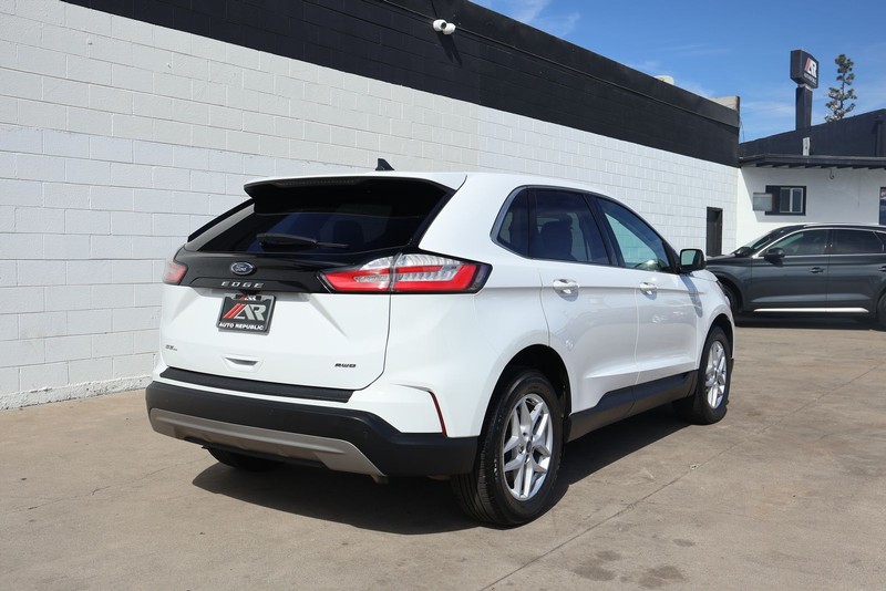 Ford Edge Vehicle Full-screen Gallery Image 05