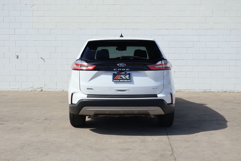 Ford Edge Vehicle Full-screen Gallery Image 06