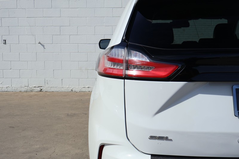 Ford Edge Vehicle Full-screen Gallery Image 07