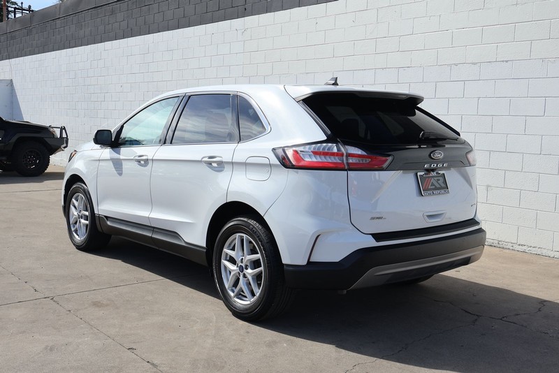 Ford Edge Vehicle Full-screen Gallery Image 09