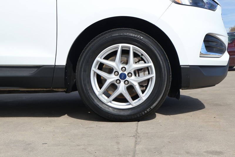 Ford Edge Vehicle Full-screen Gallery Image 13