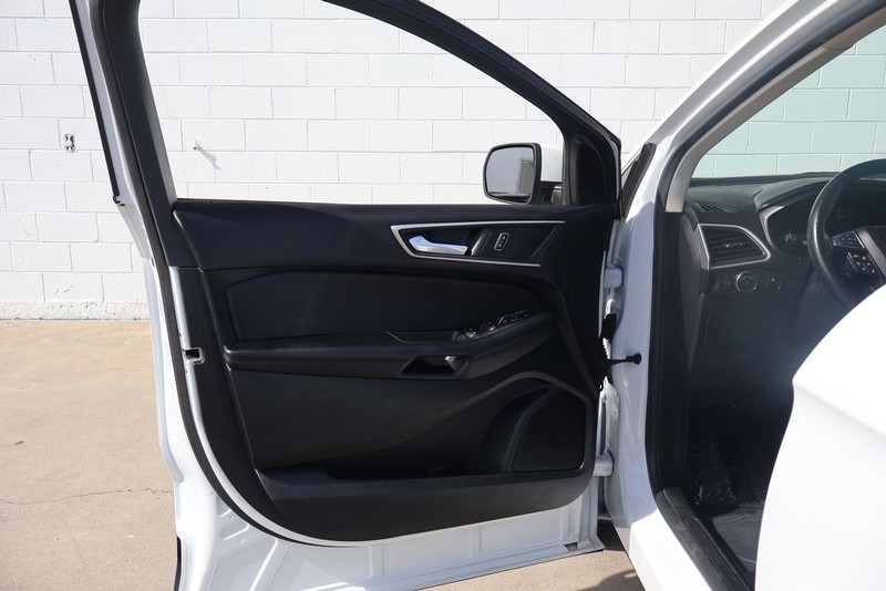 Ford Edge Vehicle Full-screen Gallery Image 14